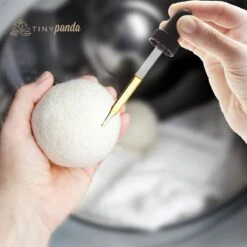 Merkloos Droger Ballen XL 6 Stuks Inclusief Lavendelolie – Zero Waste Dryer Balls - Duurzaam – Wasverzachter – Herbruikbare Drogerballen – Droogt De Was Sneller – Tiny Panda -HG Winkel 1200x1200 1134