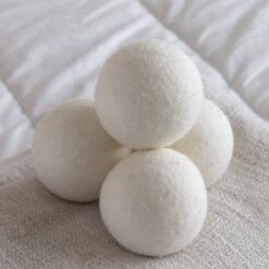 Apeiron Drogerballen - Droogballen - 6 XL Wasbollen - Droger - Duurzaam - Wasmachine - Wasverzachter - Energie Besparen - Zero Waste - Schapenvacht - Wol -HG Winkel 1200x1200 1186