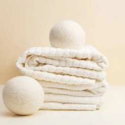 Apeiron Drogerballen - Droogballen - 6 XL Wasbollen - Droger - Duurzaam - Wasmachine - Wasverzachter - Energie Besparen - Zero Waste - Schapenvacht - Wol -HG Winkel 1200x1200 1190