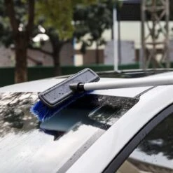 Navaris Telescopische Autowasborstel - Watergevoerde Wasborstel Voor Auto's En Ramen Met Uitschuifbare Lange Handgreep En Zachte Haren - Blauw -HG Winkel 1200x1200 2178