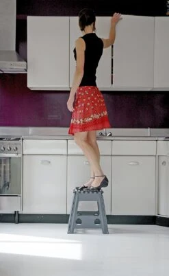 PUHLMANN - Inklapbare Kruk, JAMES, Plastic, Grijs, 40 Cm Hoog, Max 90 Kilo -HG Winkel 738x1200 1