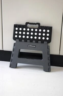 PUHLMANN - Inklapbare Kruk, JAMES, Plastic, Grijs, 22 Cm Hoog, Max 100 Kilo -HG Winkel 797x1200 3