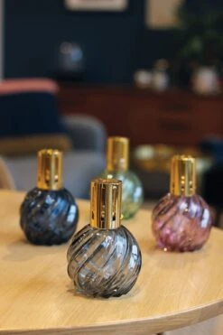 Ashleigh & Burwood Lampenolie Geurolie - Freesia & Orchid 250 Ml 9 Ashleigh & Burwood Lampenolie Geurolie - Freesia & Orchid 250 Ml -HG Winkel 800x1200 9